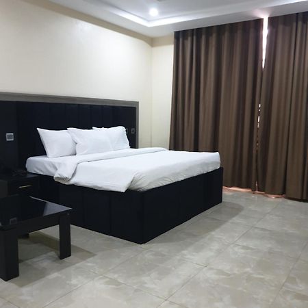 Golphins Suites & Hotel Abuja Buitenkant foto