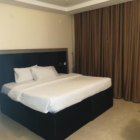 Golphins Suites & Hotel Abuja Buitenkant foto