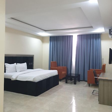 Golphins Suites & Hotel Abuja Buitenkant foto