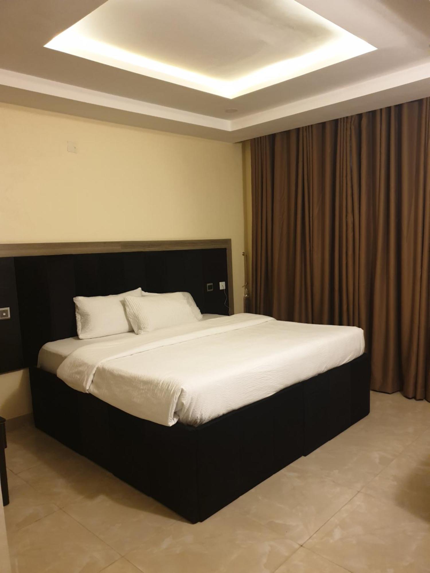 Golphins Suites & Hotel Abuja Buitenkant foto