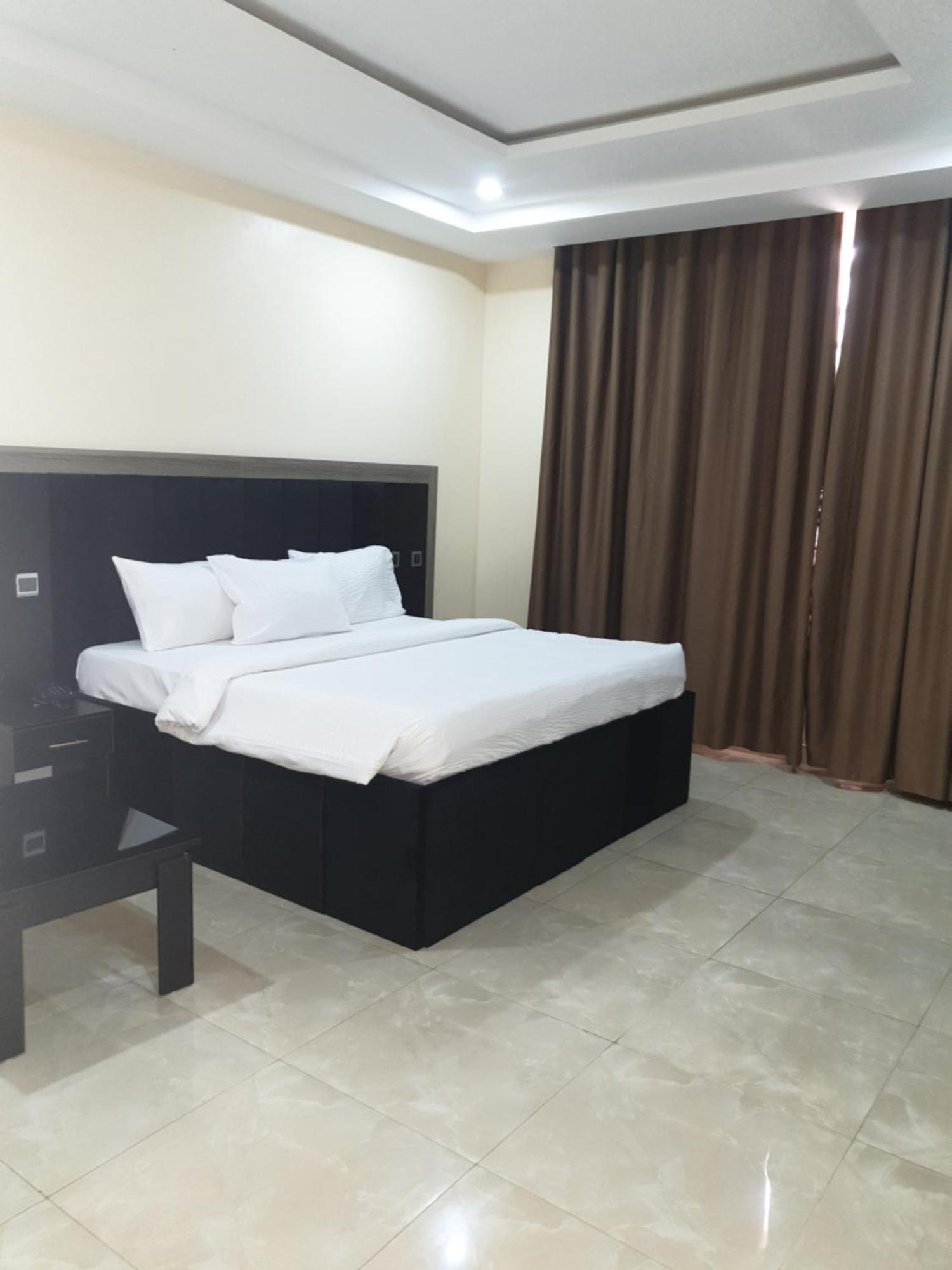 Golphins Suites & Hotel Abuja Buitenkant foto