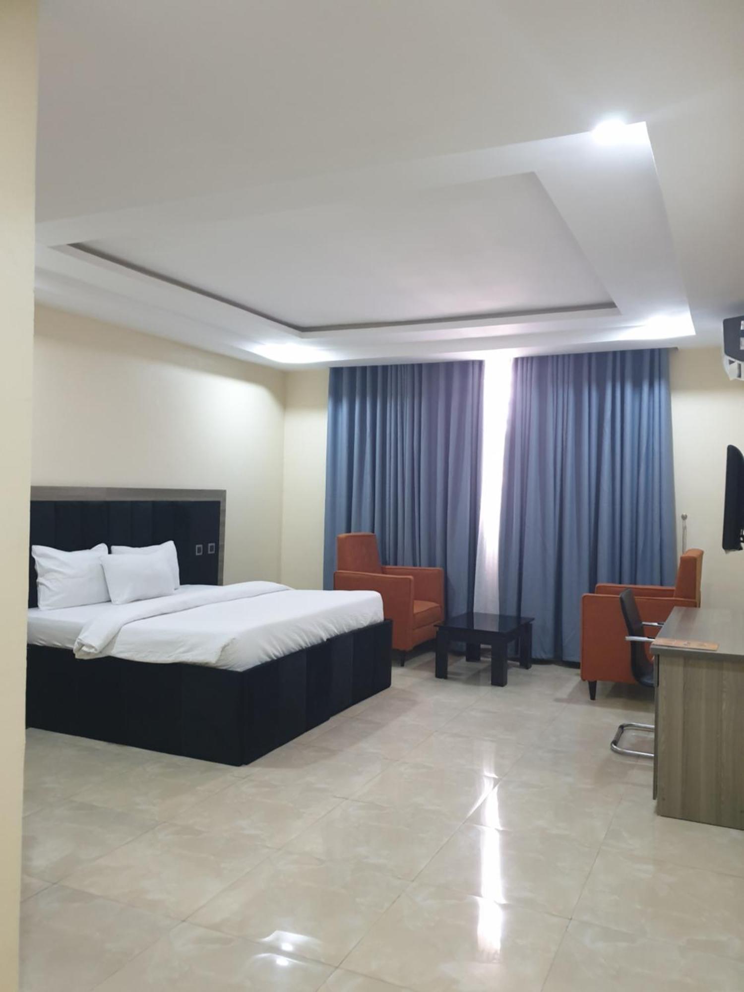 Golphins Suites & Hotel Abuja Buitenkant foto